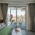 Luxurious Lakeside Residences-City Central-Free Airport Pickupdropoff