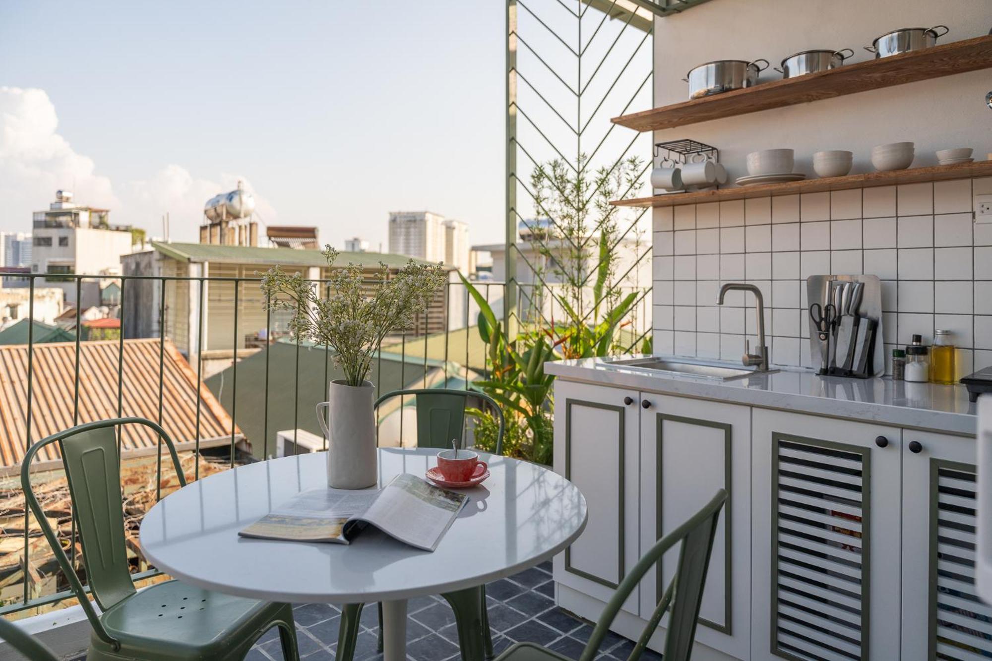 Luxurious Lakeside Residences-city Central-free Airport Pickupdropoff Hà Nội
